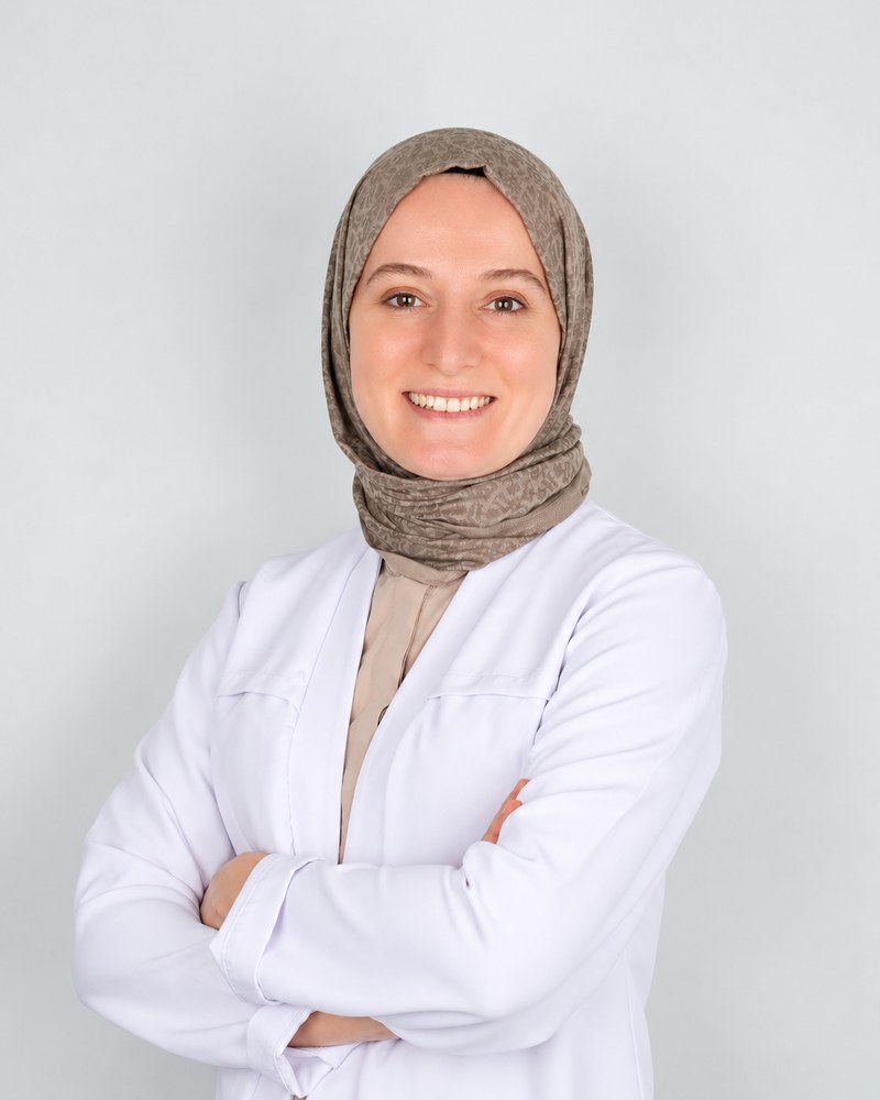 Dt. Büşra Erenoğlu